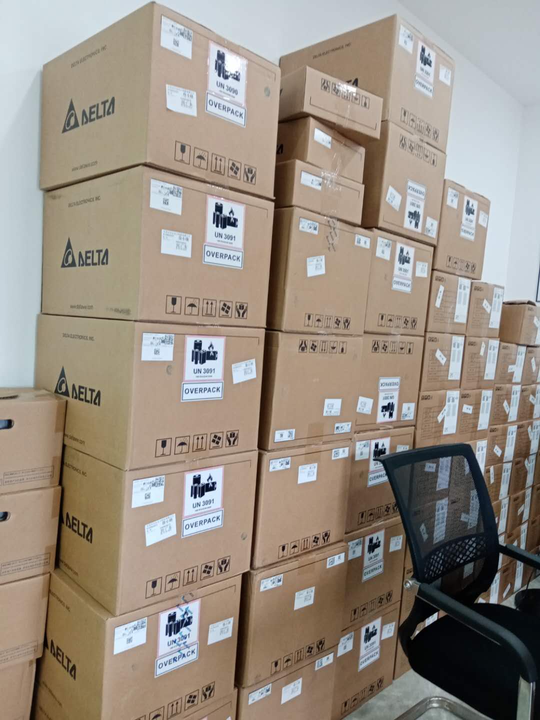  臺(tái)達(dá)24V/DC直流電源 35W-350W功率段都有大批量現(xiàn)貨，價(jià)格絕對(duì)有優(yōu)勢(shì)